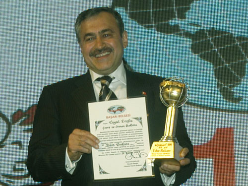 Bakan Eroğlu’na Yılın Bakanı Ödülü Verildi 
